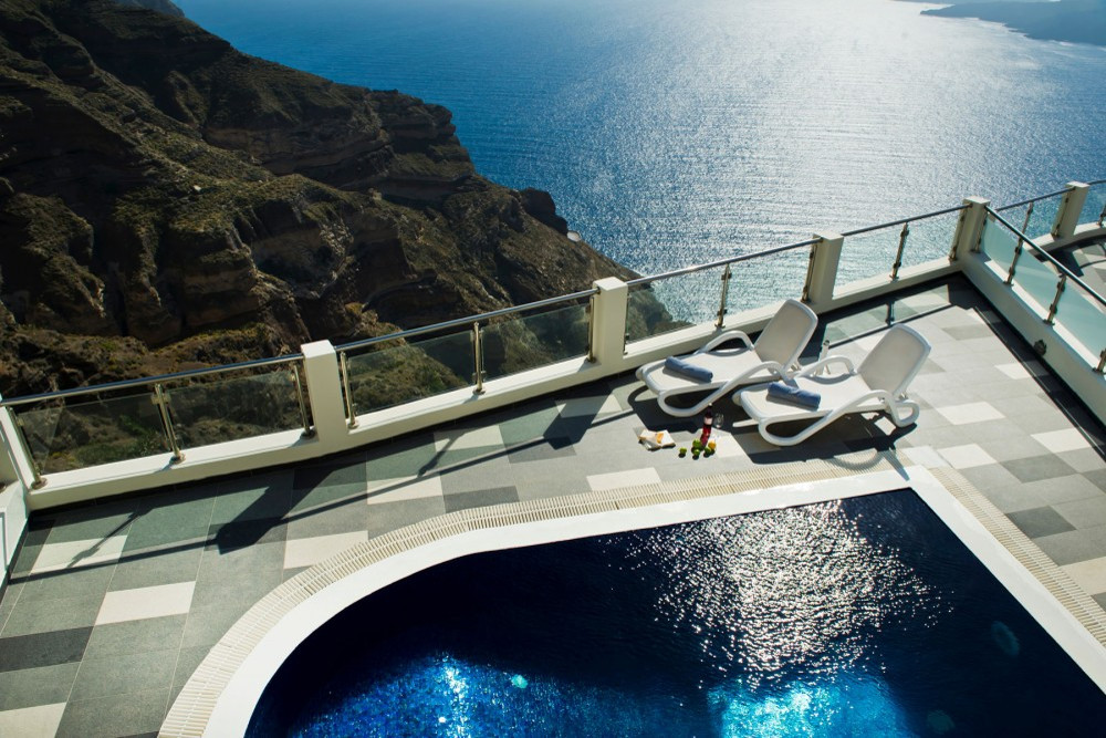 Plan Your Romantic Honeymoon in Santorini